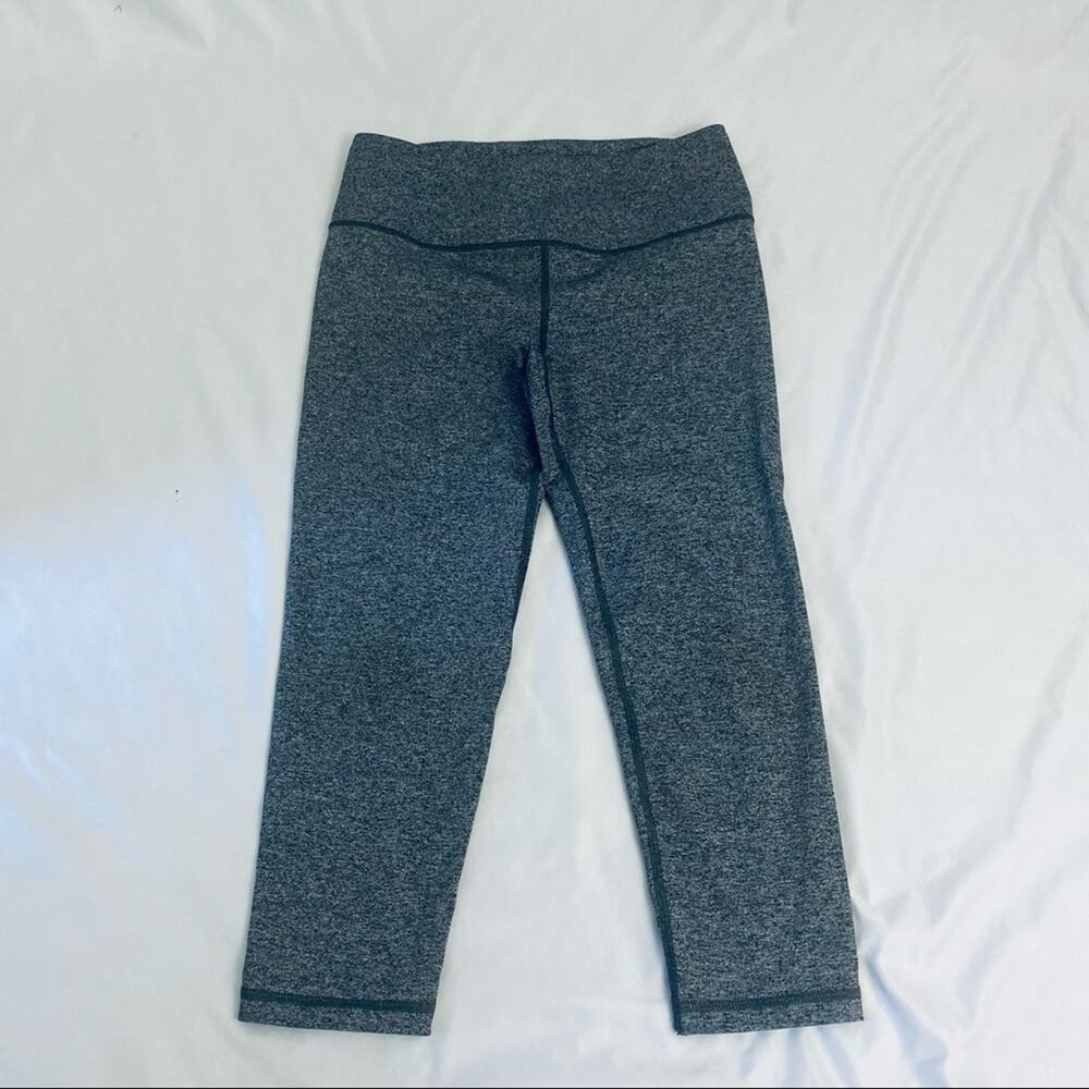 Victoria’s Secret Sport Capris Leggings Size Medium